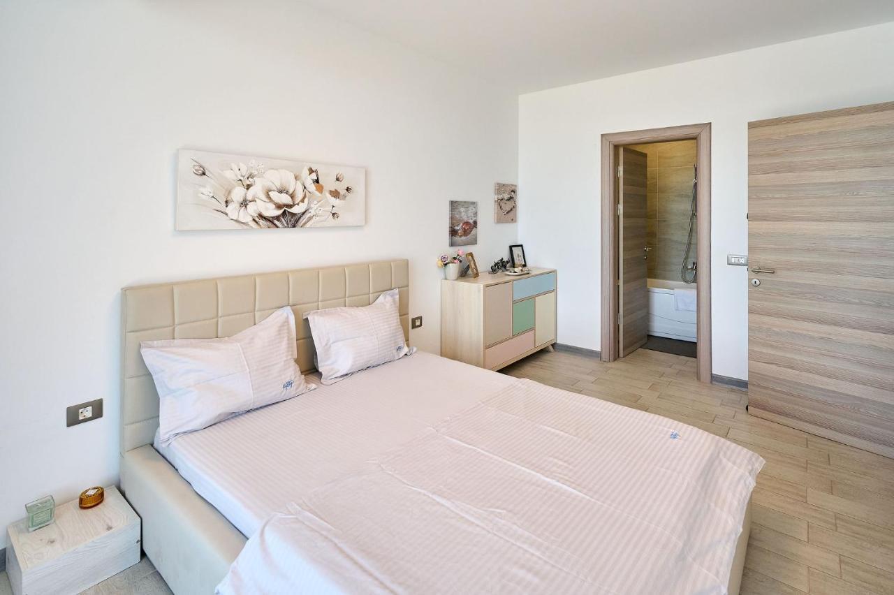 Paradise Sea View 2Bd Apt Spa N Pools Beach Resort Navodari Exterior photo